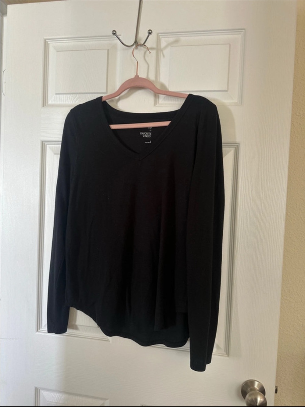 SO Black V-Neck Long Sleeve Tee